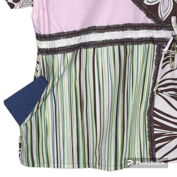 Cherokee Women's Scrub Top! Floral Pattern, Stripes, Faux Wrap, Like New - Picture 2 of 7